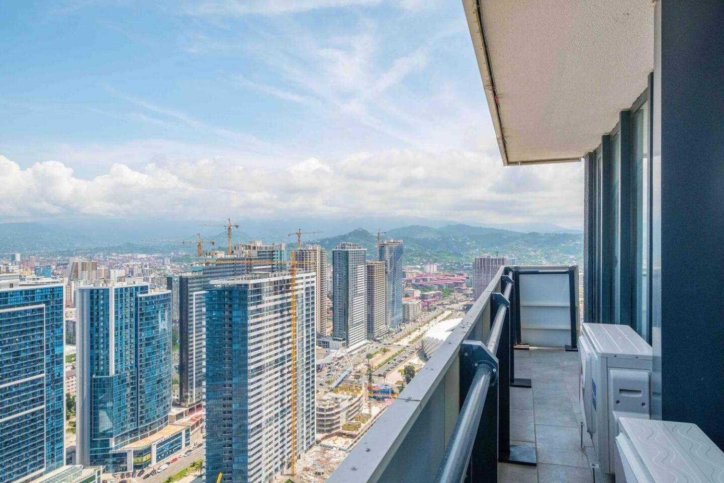 Luxury Orbi City Sea View Aparthotel Batumi Exterior foto